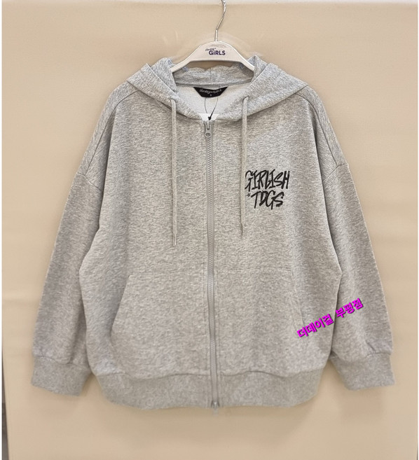 더데이걸 부평점 '26NEW 깔끔한 레터링 포인트 베이직 디테일로 활용도 좋고 봄 가을 간절기에 데일리로 편안하게 입기좋은 여아 후드 집업