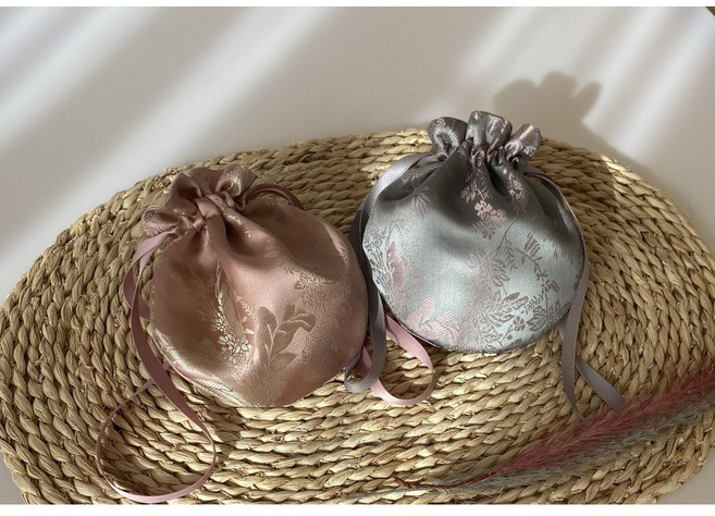 국내산 실크 & 국내 핸드메이드 본견 한복 복주머니(기본형) by 바느질아뜰리에, 핑크