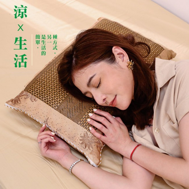BuyJM 清香涼感茶葉枕 特殊編織透氣助眠 52x32x11公分, 1個