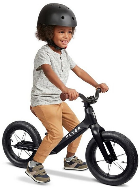 Radio Flyer Ultra Lite 밸런스 자전거 레드 만 1.5-5세 아동용 빠른 학습을 위한 페달 프리 경량 프레임 고무 에어 타이어 도구가 필요 없는 조절, Black