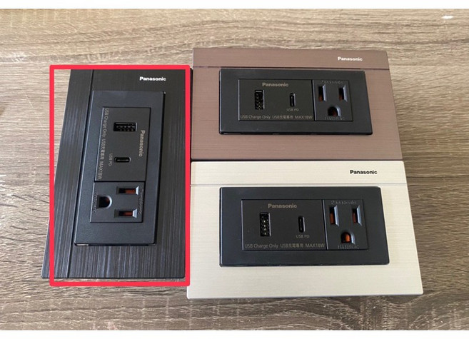 Panasonic 國際 GLATIMA WNF1474mb USB-A USB-C 智能快充 18W PD 插座, 1個, 直式面板,古銅色