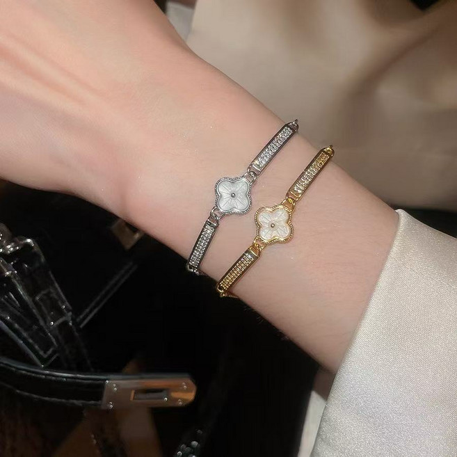 핫몰 럭셔리 큐빅 네잎클로버 행운 써지컬스틸 여성 선물 팔찌