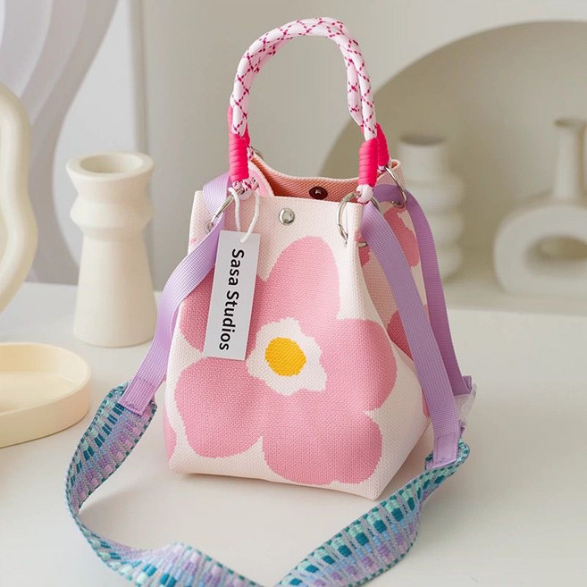 예쁜 여자 니트손가방 크로스백 캐주얼백 숄더백 플라워 패턴가방 휴가철가방