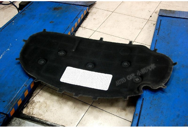 小賴汽車 VW Golf 6 引擎蓋隔熱棉, 1個