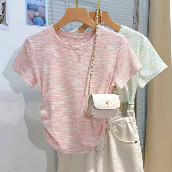 VEZRI 여성 여름 레인보우 스트라이프 정숄더 숏 기장 반팔 티셔츠 어시메트리 허리라인