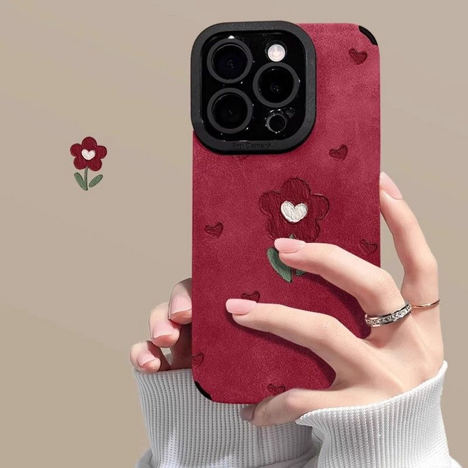 蘋果手機殼 愛心小紅花絨面保護套 適用於 iPhone 15 Pro Max / 16 Pro Max / 14 / 13 / 12