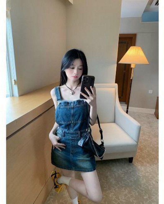 韓版復古藍牛仔揹帶裙女2024夏季收腰顯瘦純欲連衣裙爆款百搭短裙 副廠商品