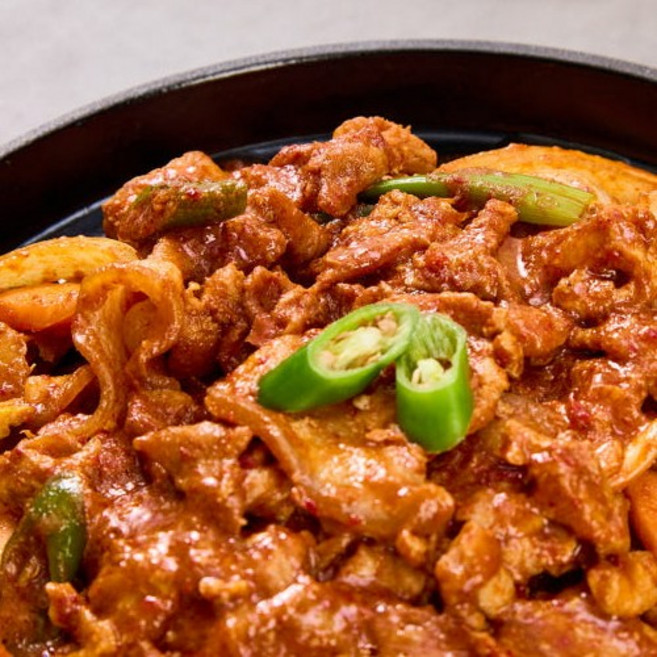 흑돼지고추장주물럭 밀키트 캠핑요리 제육볶음 간편조리 고추장 매콤 달콤, 1박스, 940g