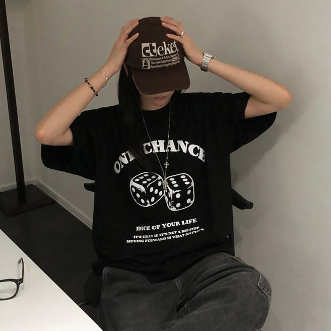 티데일리 다이스 프린팅 오버핏 17수 빅사이즈 라운드 반팔 티셔츠