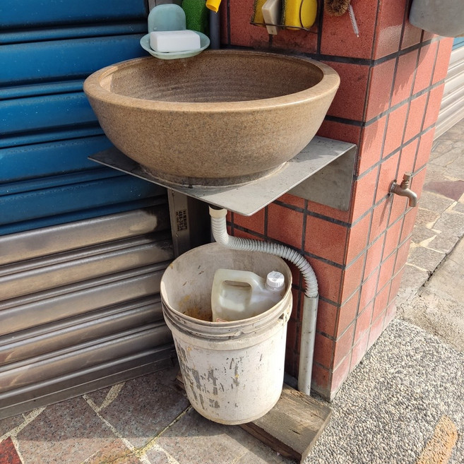 鵬宗小舖 台灣製 手拉坏陶瓷洗手盆 洗手台 面盆 洗臉盆 (有孔/無孔), 陶藝色34CM盆無孔