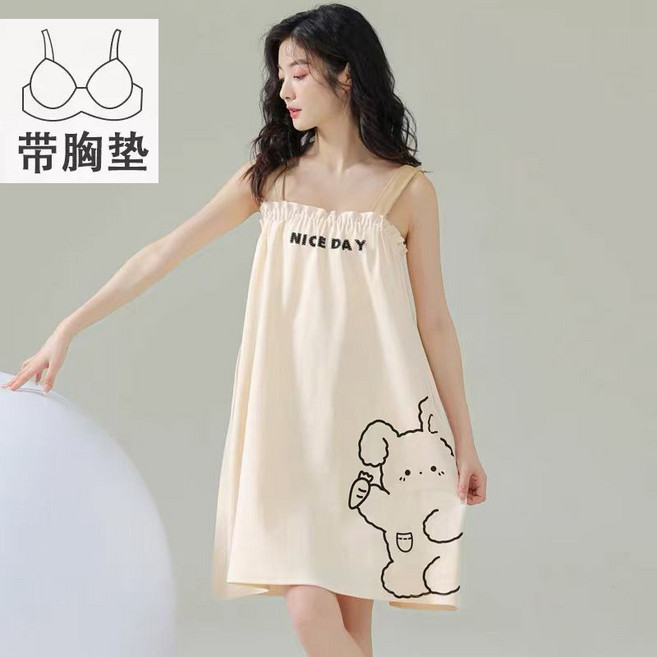 甜美吊帶睡裙，帶胸墊