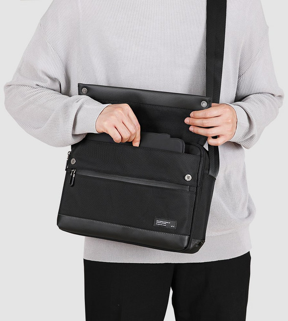 레이어 포켓 남자 크로스백 직장인 메신저백 아이패드 가방