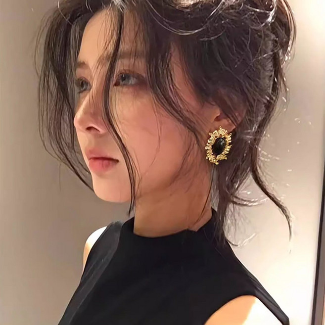 ROYALBELLE 여성 고급스러운 블랙 오벌 메탈 포인트 유니크 스타일 빅사이즈 귀걸이 B073016