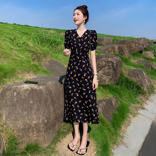 ORZQU 여름 여성 원피스 루즈핏 기질 플라워 브이넥 반팔 미디 원피스