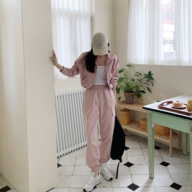 큐니티 여성용 바스락 바람막이 크롭 집업 카고 조거 팬츠 세트