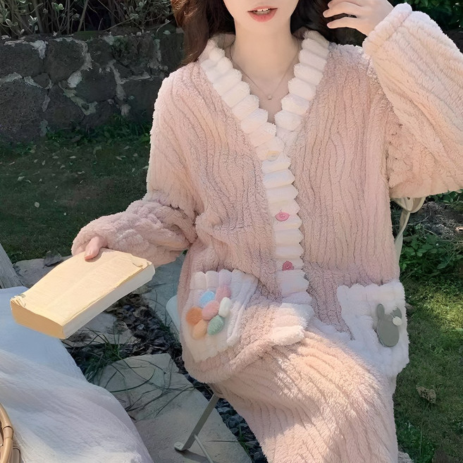 에씨오 브이넥 버튼 극세사 겨울 수면 잠옷 원피스 홈웨어