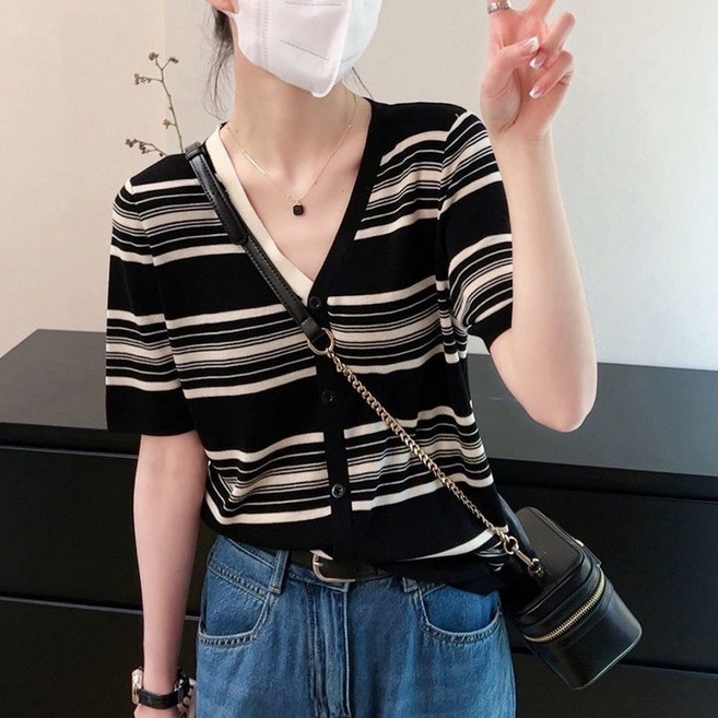 Makone 여성 V넥 얇은 니트 반팔 티셔츠 언발네크라인 투톤패치 스트라이프 데일리룩