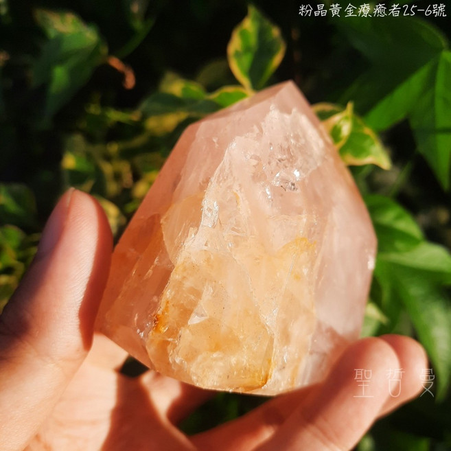 土桑精品：粉晶黃金療癒者25-6號 巴西 晶柱/風水石