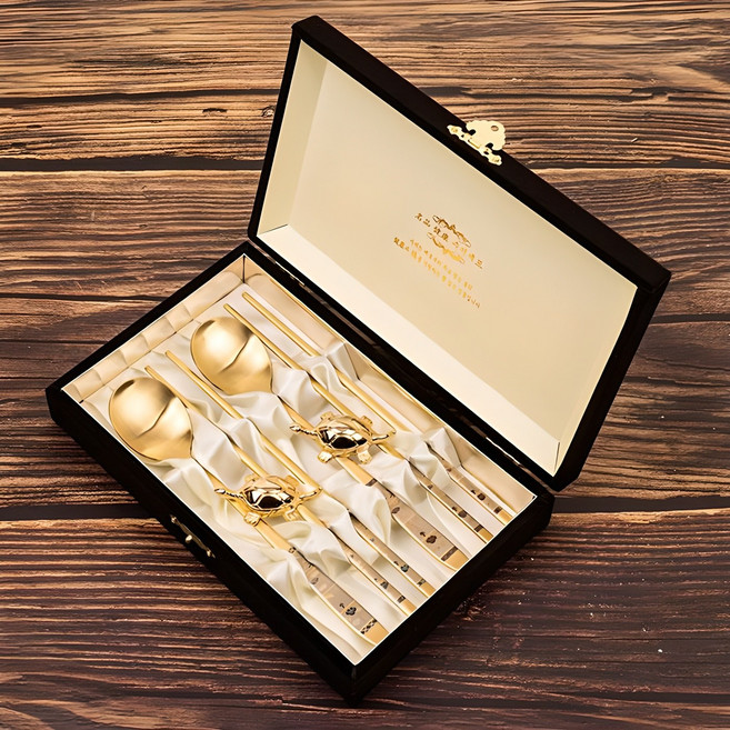 윌리브 예인산업 사군자 고급 수저 2인 선물세트, 골드, 숟가락 2p + 젓가락 2쌍 + 금거북 수저받침 2p + 고급케이스 + 선물포장 + 쇼핑백, 1세트
