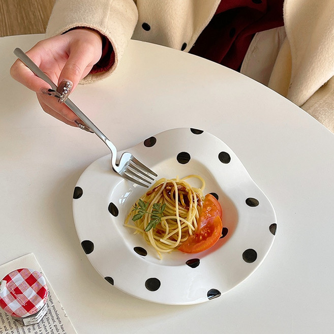 검은 반점 패턴 스트라이프 패턴 플레이트 아름다운 플레이트 디저트 플레이트 창의적인 디자인 플레이트, 1개