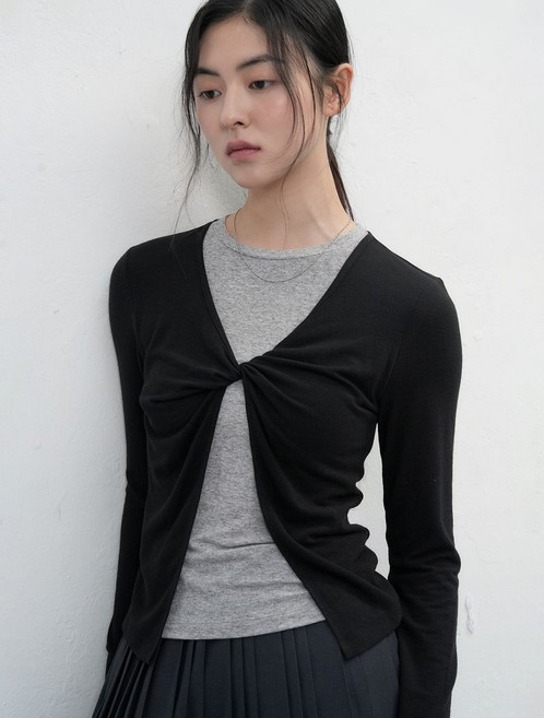 제너럴아이디어 레이어드 트위스트 티셔츠 블랙 / WBE3L01502