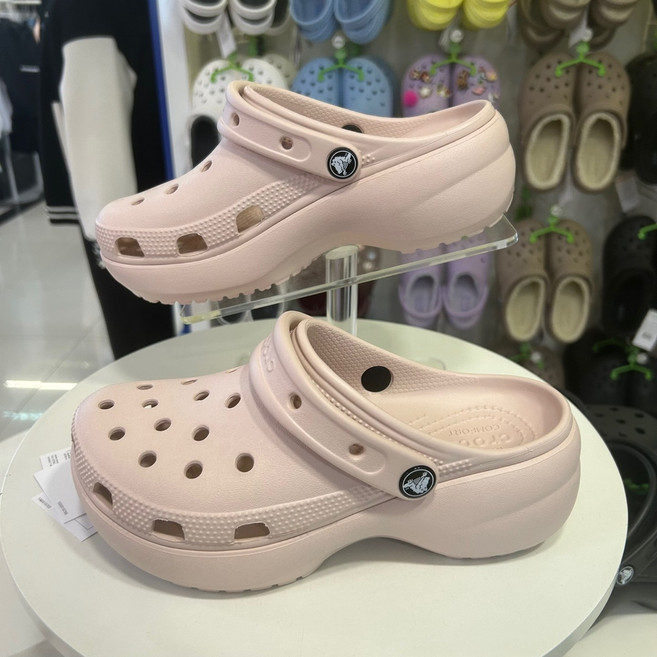 크록스 NC야탑점 여성용 클래식 플랫폼 클로그 핑크 206750-6UR
