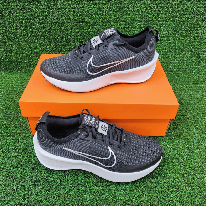 나이키 여성용 런닝화 조깅화 인터랙트 런 운동화