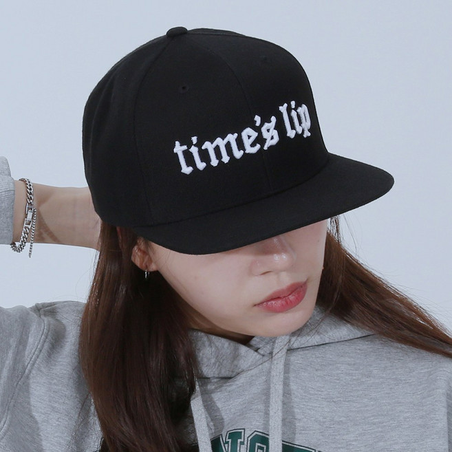 타임슬립 로만 로고 스냅백 블랙 화이트 모자 TPW07132