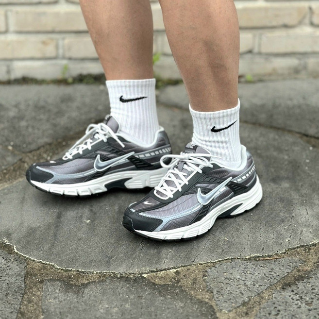 나이키 이니시에이터 IB 남성 운동화 발편한 런닝화 데일리 패션 쿠션화 스모크 그레이