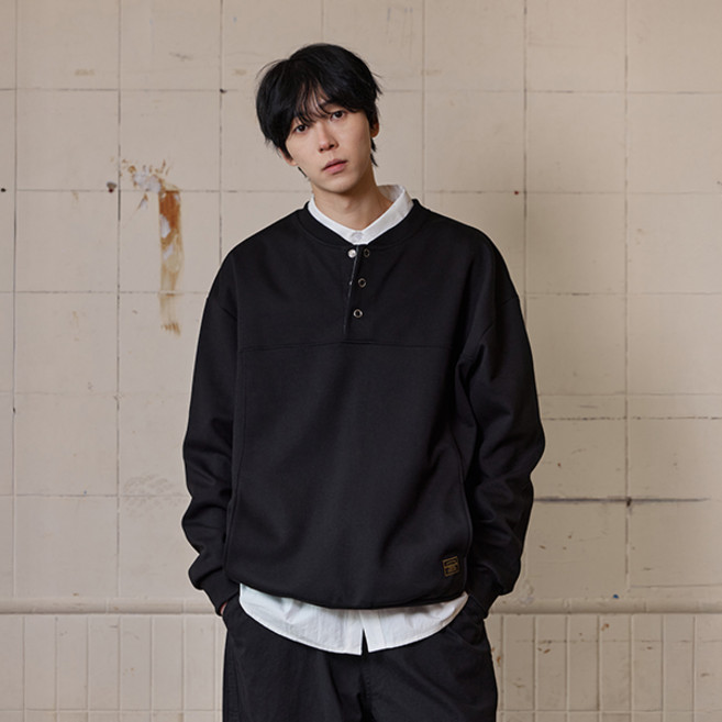 러기드하우스 헨리넥 버튼 포켓 맨투맨 블랙