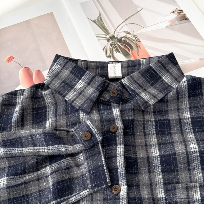 親膚磨毛格紋長袖襯衫 翻領排釦 襯衫外套