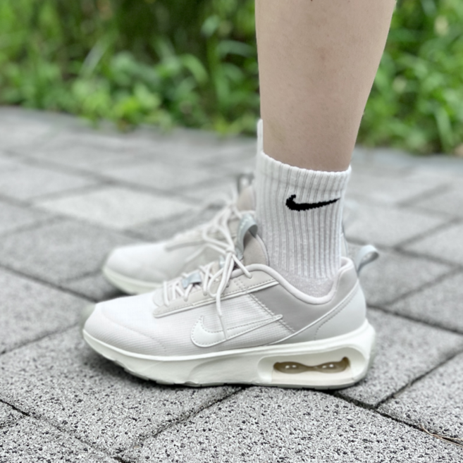 나이키 AMIL 에어맥스 인터락 라이트 여성 신발 운동화 런닝화 러닝화 헬스화 발편한 베이지