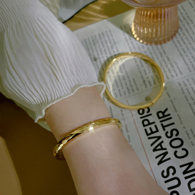 써지컬스틸 사각 커팅 뱅글 팔찌