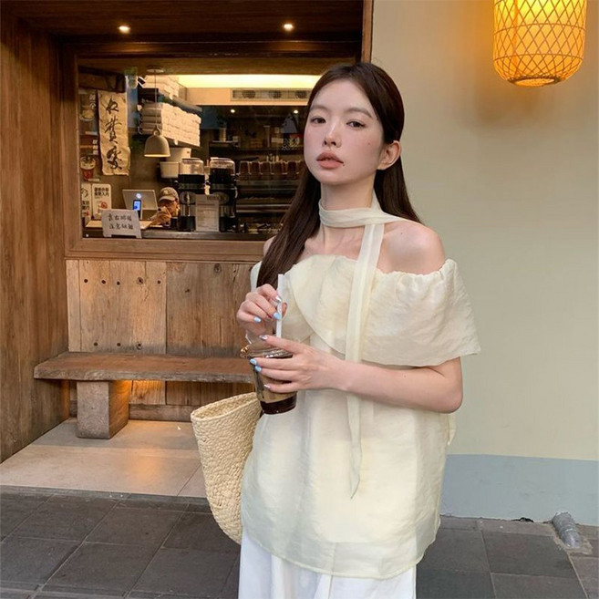 웨일쓰 프렌치 일자넥 프릴 블라우스 여성 여름 루즈핏 오프숄더 쉬폰 블라우스