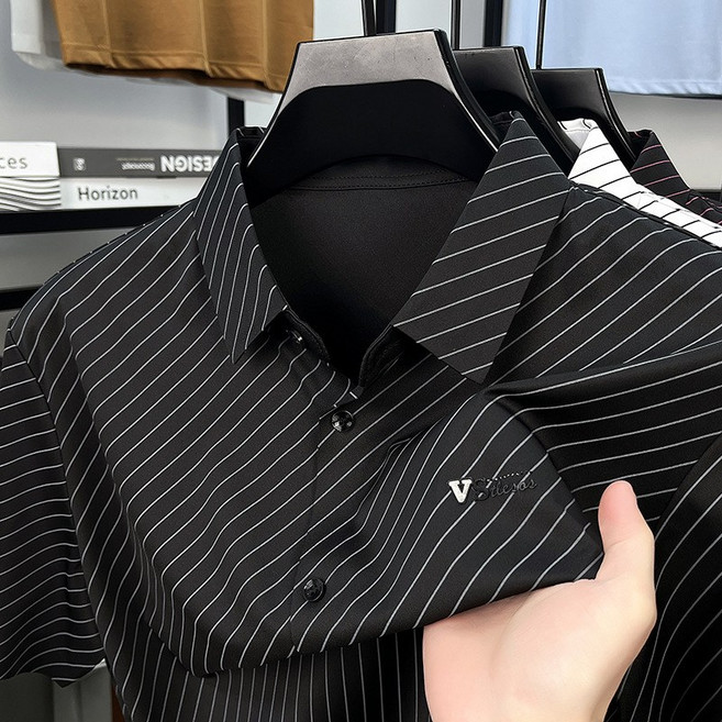 남성 반팔 고급 셔츠 중년 스트라이프 캐주얼 여름 얇은 셔츠 구김방지 트렌디 남성 셔츠 럭셔리 일상옷 중년 패션 반팔 디자인 출근용 럭셔리 구김방지