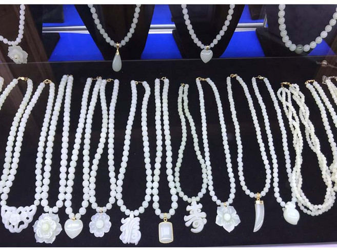 춘천옥 목걸이, 1개