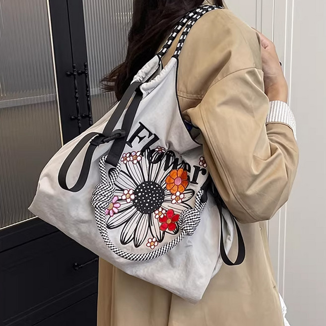 후암마켓 플라워 자수 나일론 로프 빅 숄더 에코백 크로스백 보부상 가방