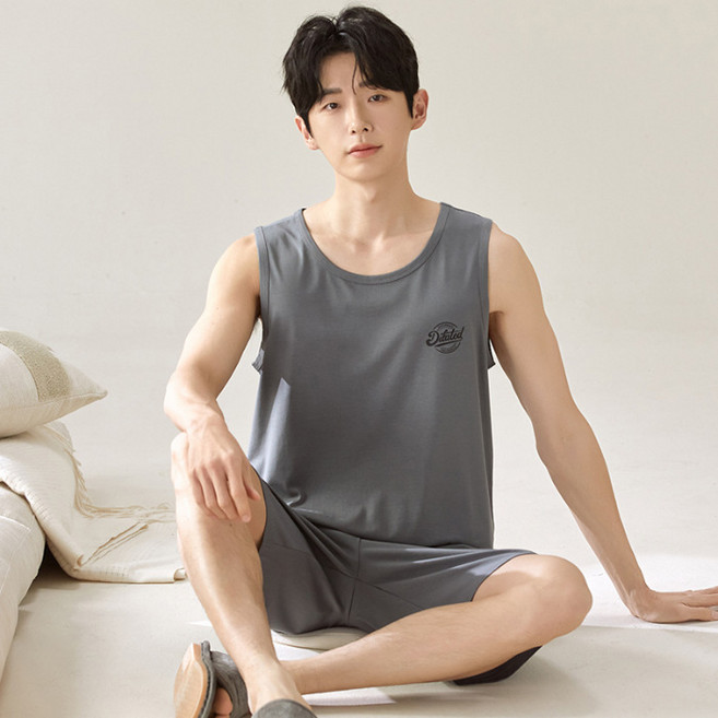 여름 남성용 반팔 잠옷 라운드넥 홈웨어 얇은 시원한 면 소재 편안한 루즈핏 파자마 실내복