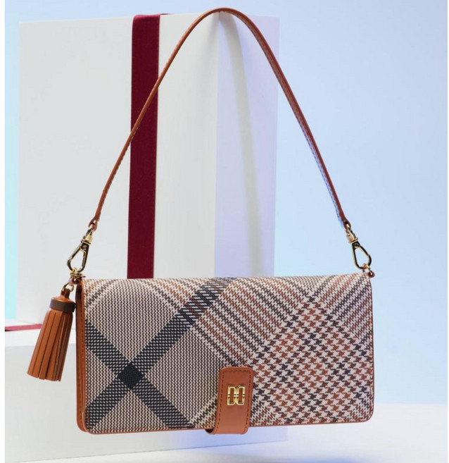 닥스 브라운 체크패턴 타슬 포인트 다기종 핸드폰 케이스 (선물포장)