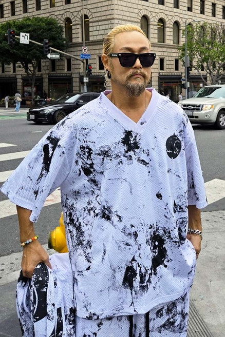 바이더알 러프 페인팅 태극기 브이넥 메쉬 반팔티 화이트