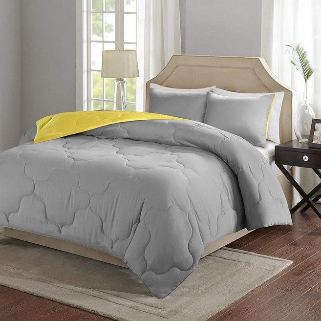 Comfort Spaces Vixie 모던 지오메트릭 쿼터포일 구름 퀼트 디자인 사계절용 다운 대체 침구 세트 매칭 베개 커버 풀/퀸(228.6cm x 228.6cm)(9, 그레이/옐로우