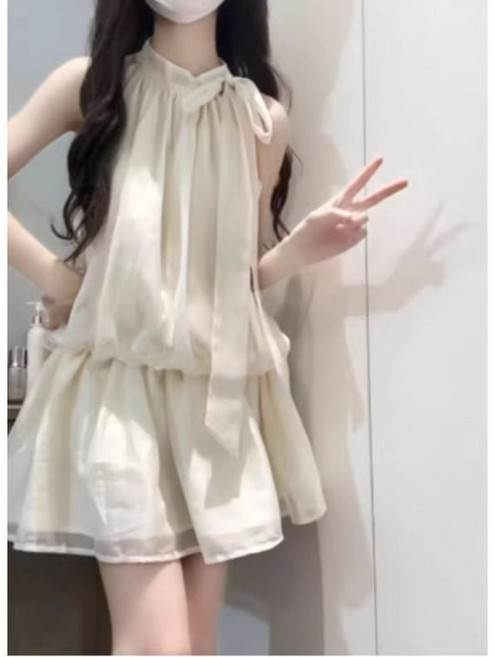 2025夏裝 女款法式杏色掛脖收腰短版連衣裙