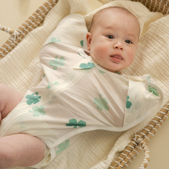 메르베 26년 신생아 출산선물 태열 속싸개 럭키비키 순면 스와들 수트 나비잠 모로반사방지
