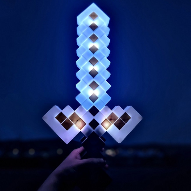 마인크래프트 장난감 다이아몬드 곡괭이 칼 LED 검 무기 피규어 굿즈 어린이날선물 C, 1개