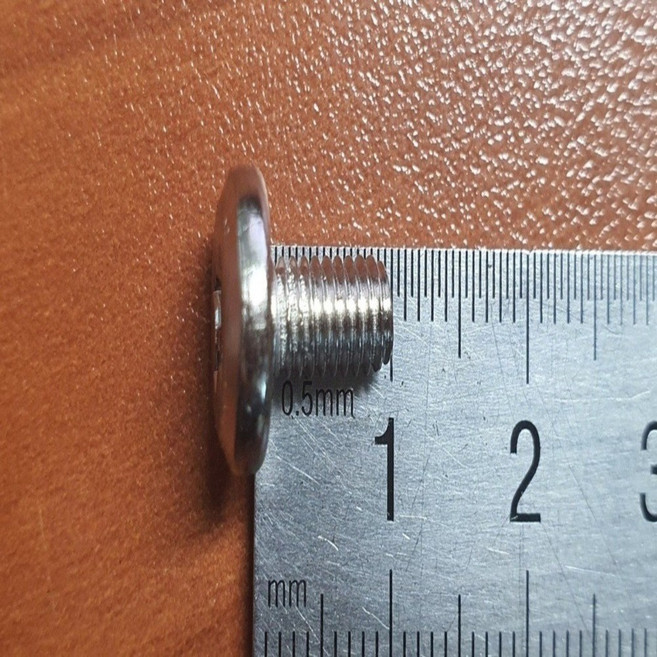 머쉰나사 둥근납작머리 M5 8L 니켈도금 철 45개