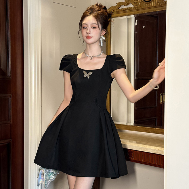 【收腰顯瘦】小黑裙 連衣裙 法式連衣裙 方領連衣裙 A字裙 短款連衣裙 氣質設計感 黑色 夏季新款 約會通勤穿搭