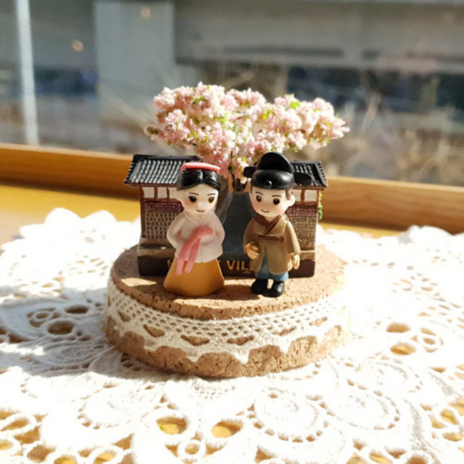 드리다샵 한국전통선물 한복인형 외국인선물 인테리어소품, 한복인형+한옥마을