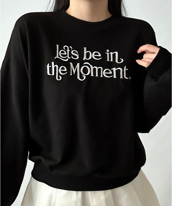 여성 봄 가을 간절기 렛츠 모먼트 레터링 자수 라운드 맨투맨