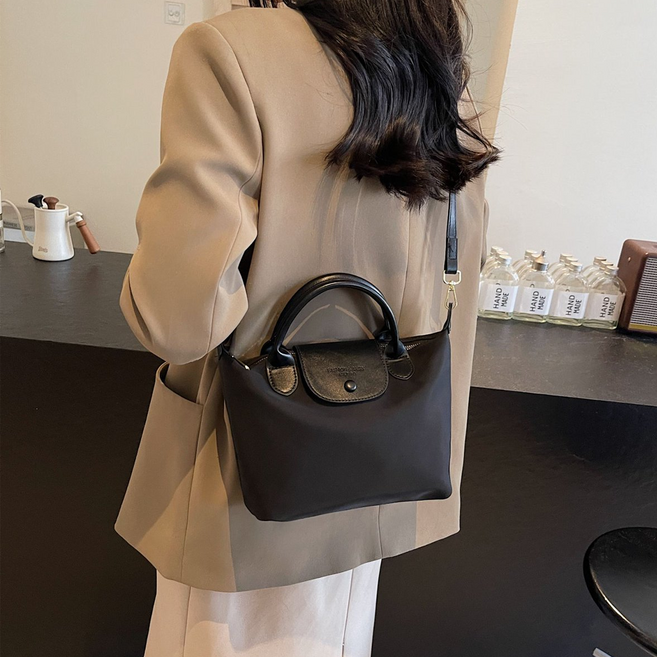 우이지아 경량 나일론 데일리 크로스백 가벼운 가방