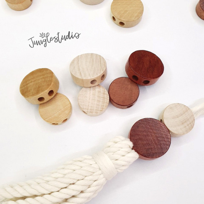 [정글스튜디오] 납작원 비즈 국내산 자작나무 납작 우드 비즈 3가지 크기 마크라메 재료 DIY, (중)25mm_코팅우드(2개)